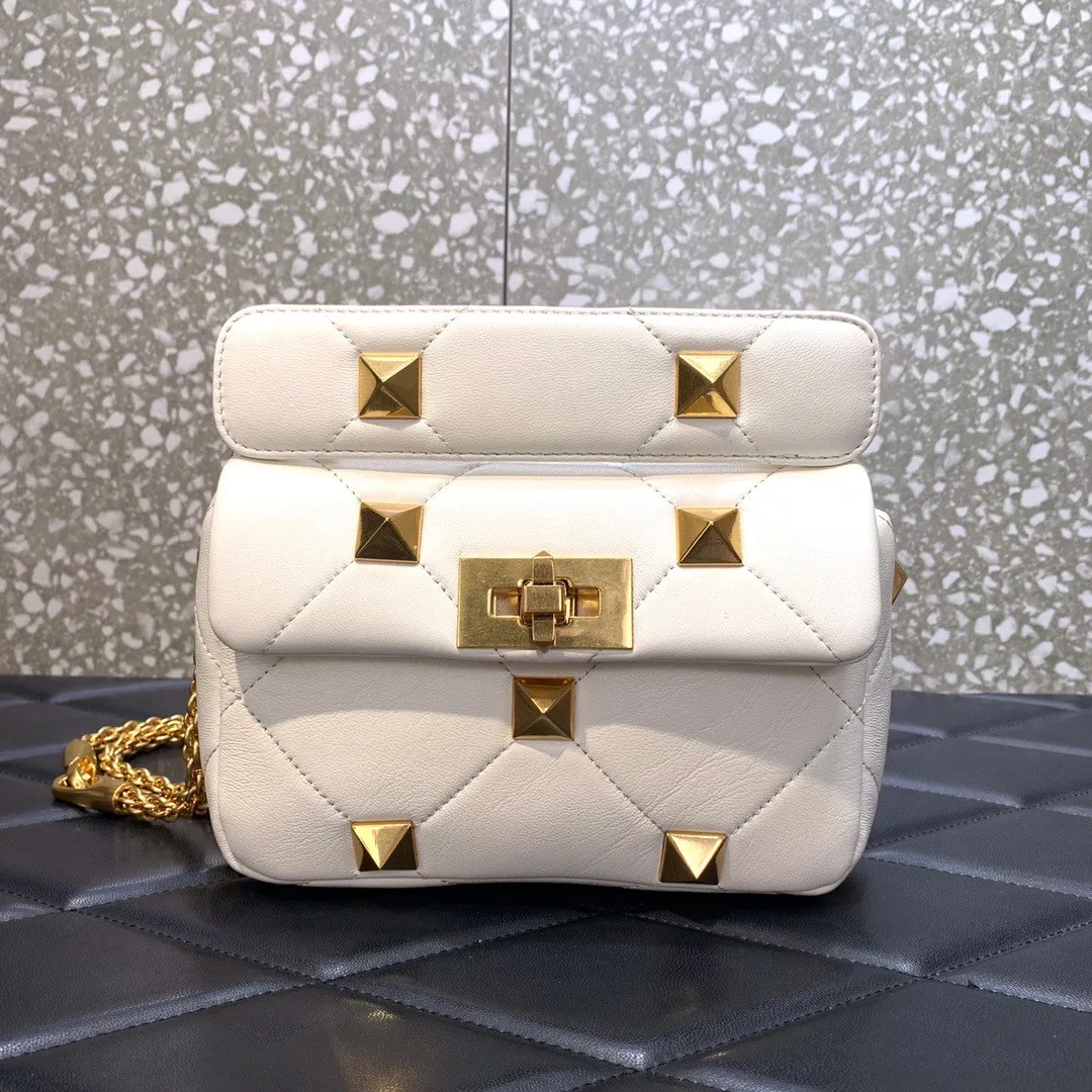 VALENTINO ONLINE EXCLUSIVE SMALL ROMAN STUD THE SHOULDER BAG WITH CHAIN 0117