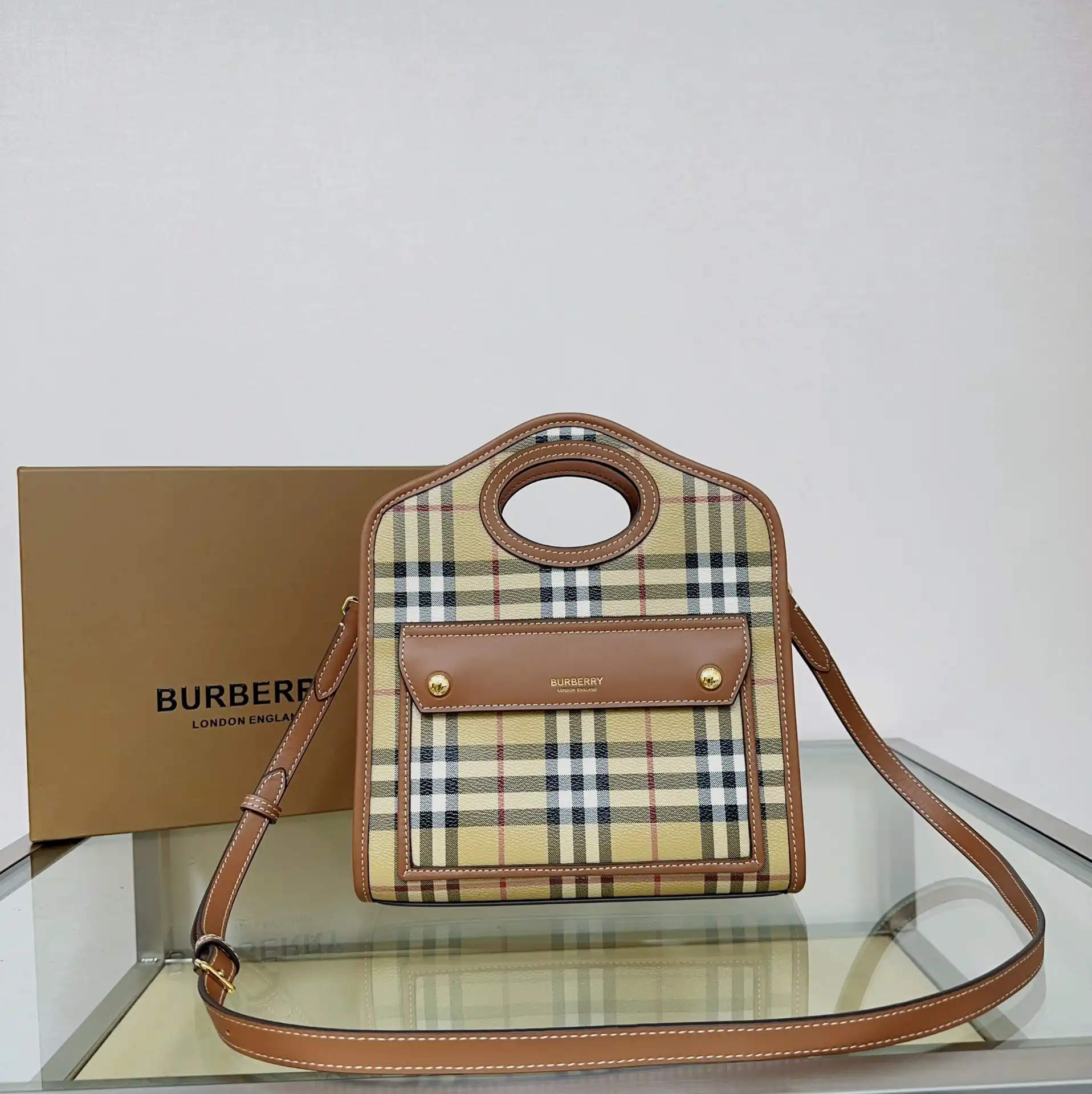 Cheap BURBERRY Mini Pocket Bag-23*6*26.5CM 0128