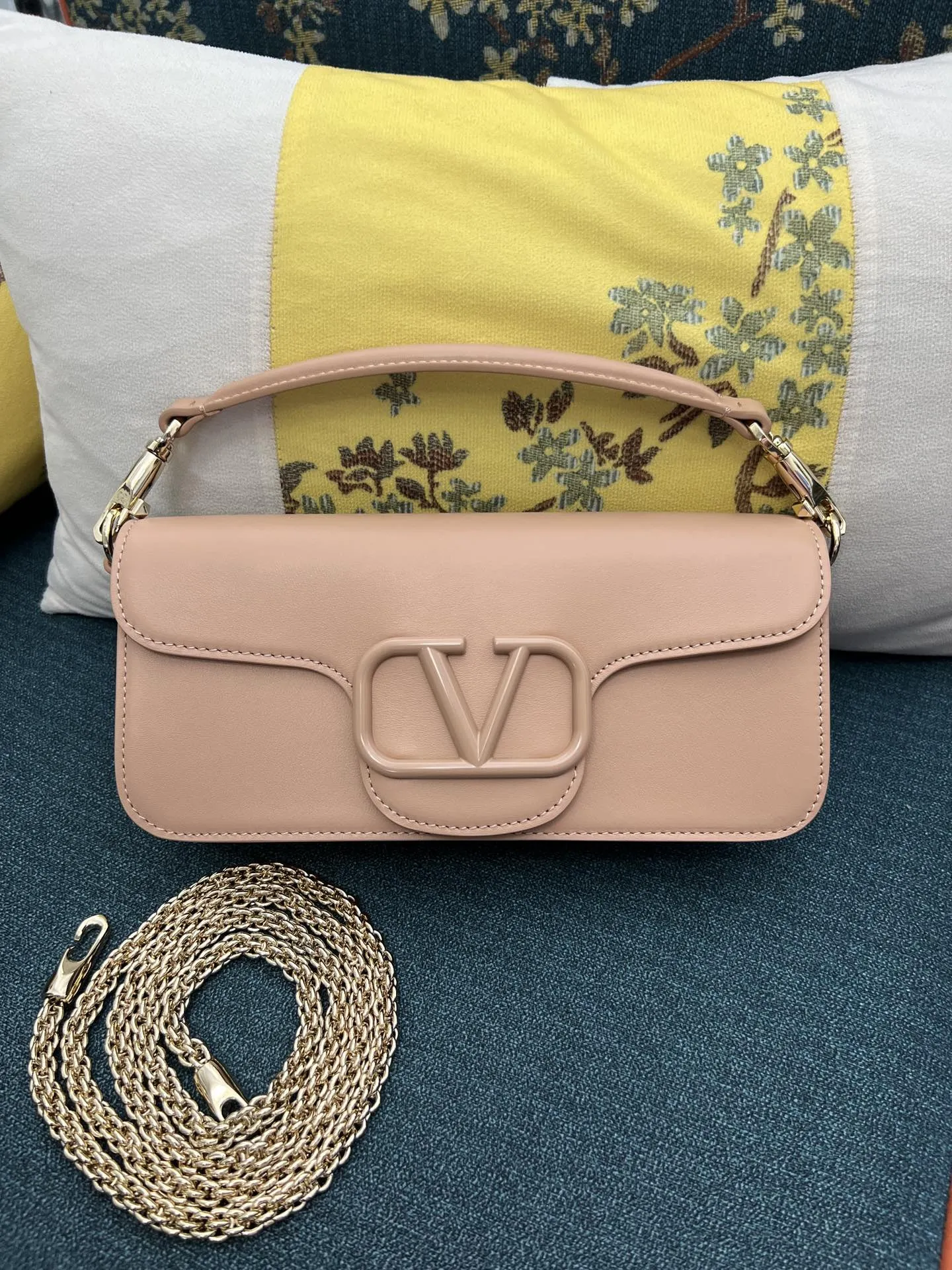 VALENTINO LOCÒ CALFSKIN SHOULDER BAG 0117