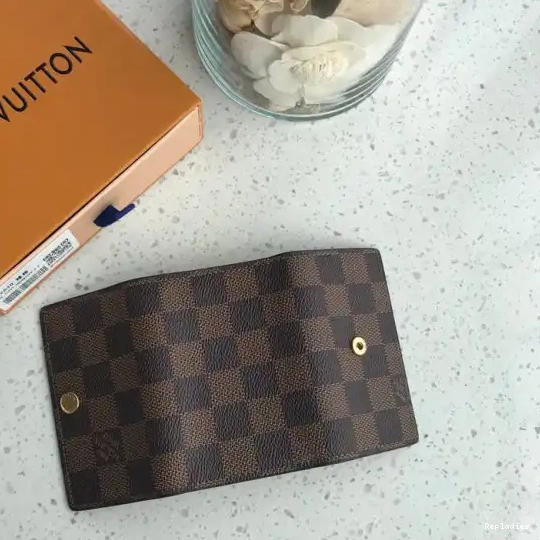 Rep 6 LOUIS KEY VUITTON HOLDER 0217