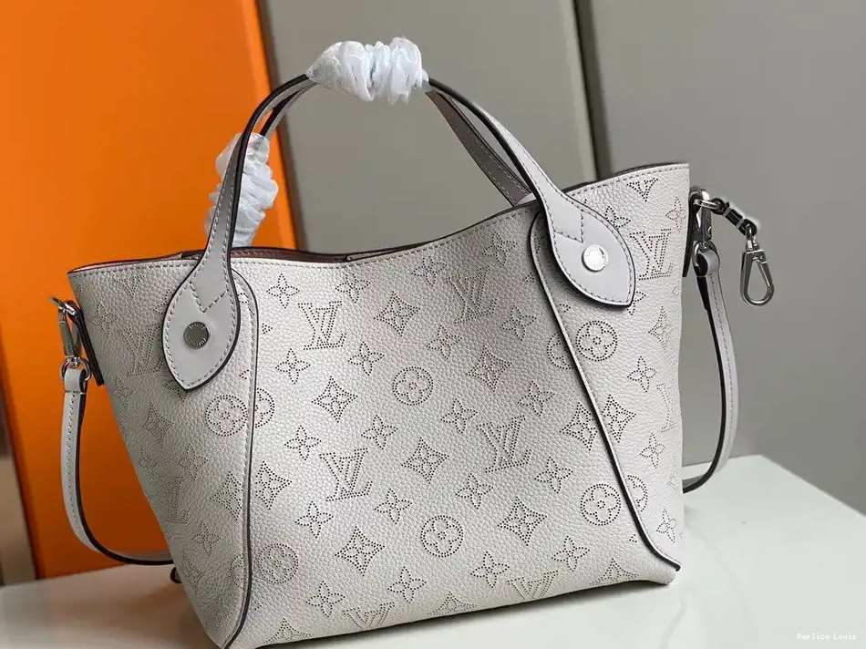 Rep HINA LOUIS PM VUITTON 0222