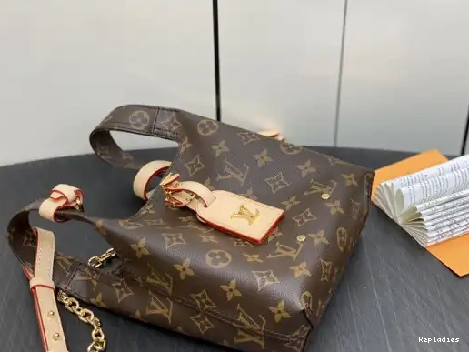 Rep BB LOUIS VUITTON Atlantis 0212