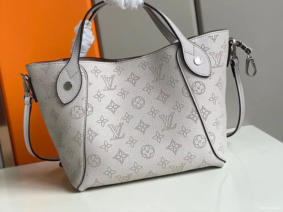 Rep HINA LOUIS PM VUITTON 0222