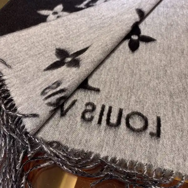 Rep LOUIS VUITTON REYKJAVIK SCARF 0201