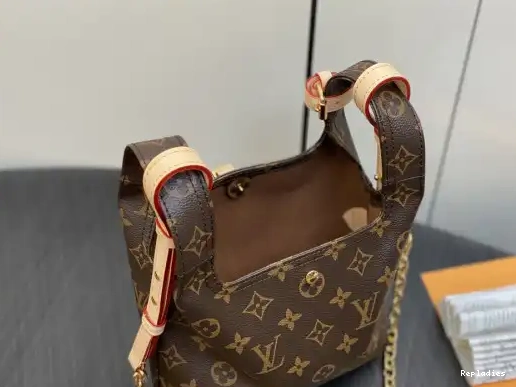 Rep BB LOUIS VUITTON Atlantis 0212