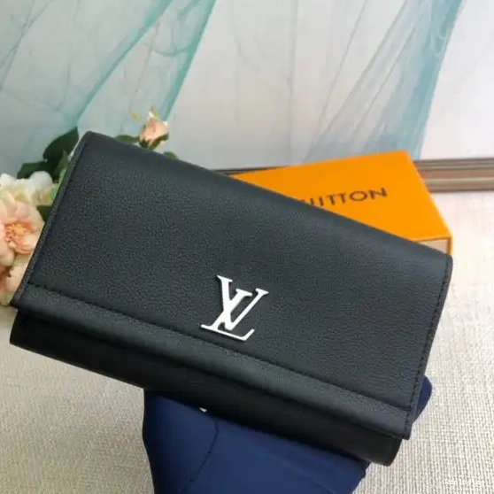 Cheap LOUIS VUITTON WALLET LOCKME 0212