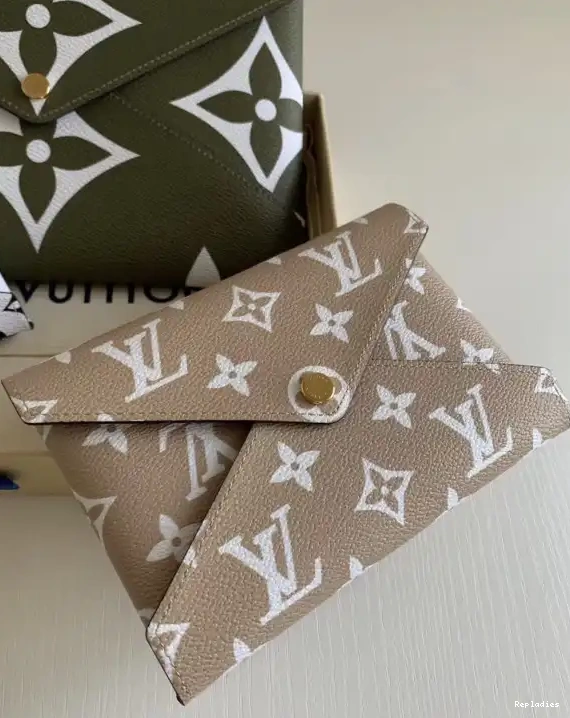 Rep VUITTON POCHETTE LOUIS KIRIGAMI 0223