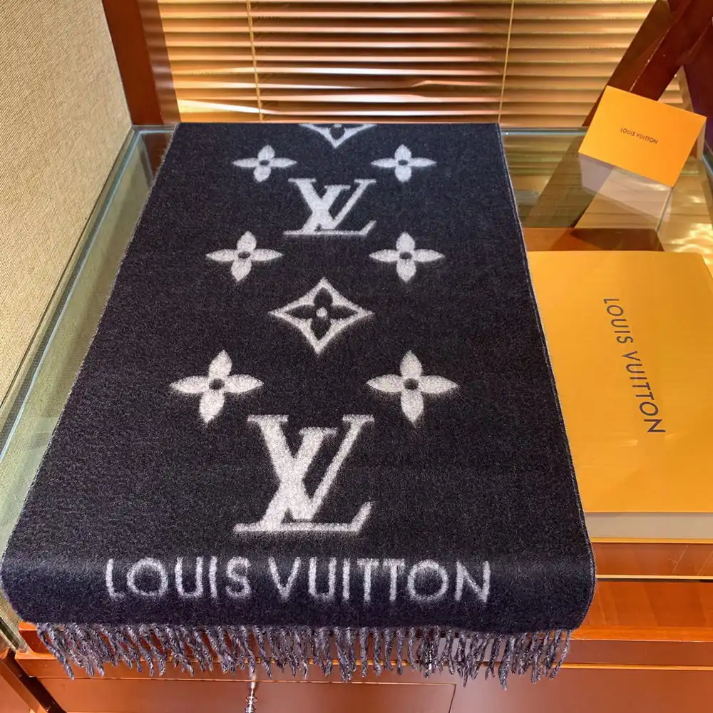 Rep LOUIS VUITTON REYKJAVIK SCARF 0201