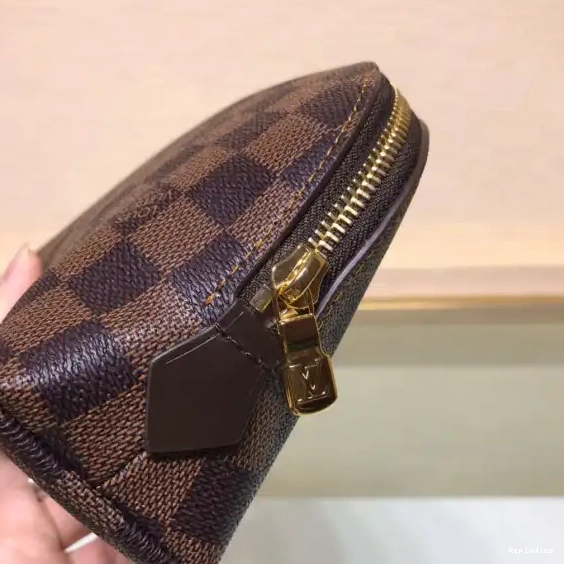 Rep LOUIS GM VUITTON COSMETIC POUCH 0215