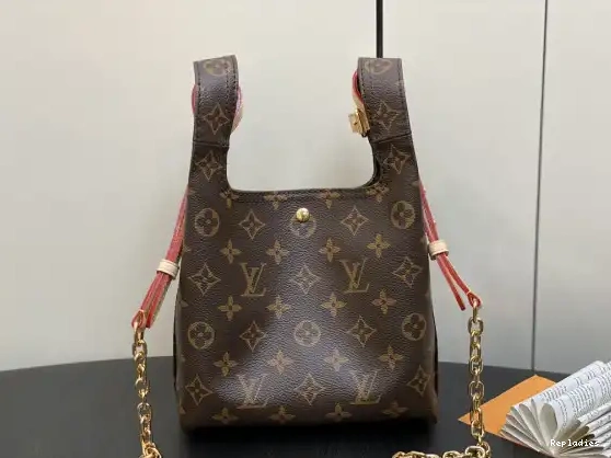 Rep BB LOUIS VUITTON Atlantis 0212