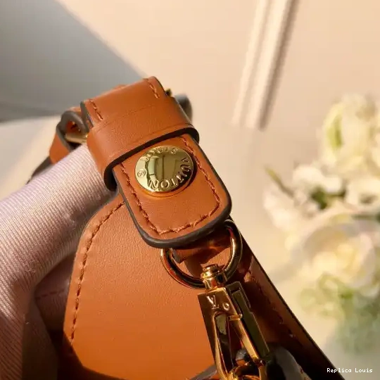 Rep Vuitton Bag（2019 Show） Louis Spring Belt 0216