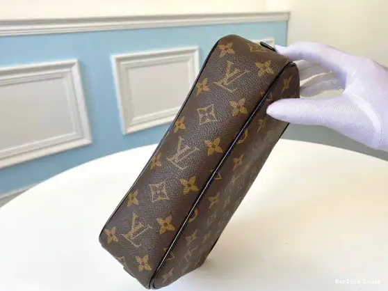 Rep TOILETRY LOUIS VUITTON POUCH GM 0225