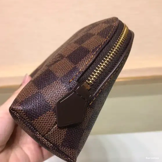 Rep LOUIS GM VUITTON COSMETIC POUCH 0215