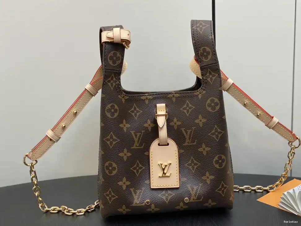 Rep BB LOUIS VUITTON Atlantis 0212