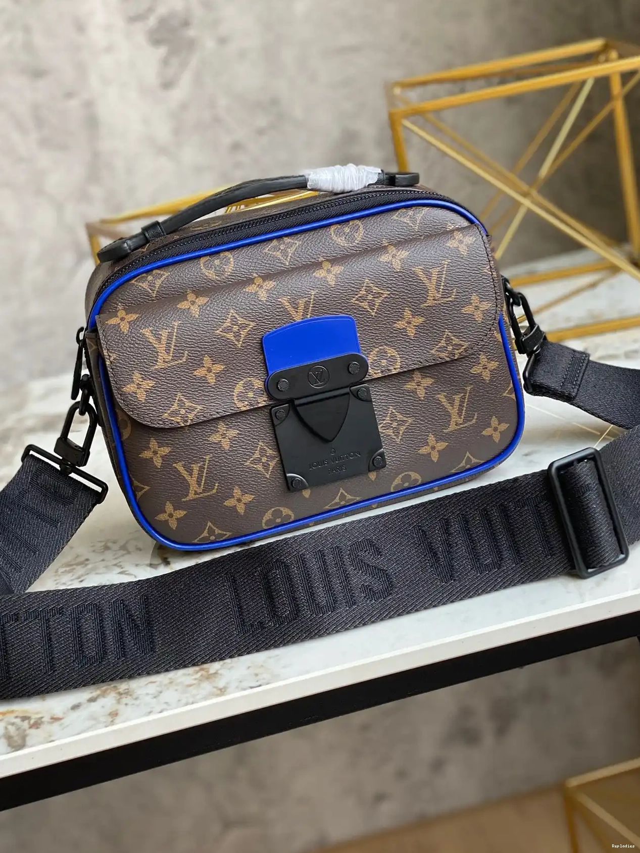 Rep LOUIS S VUITTON LOCK MESSENGER 0221