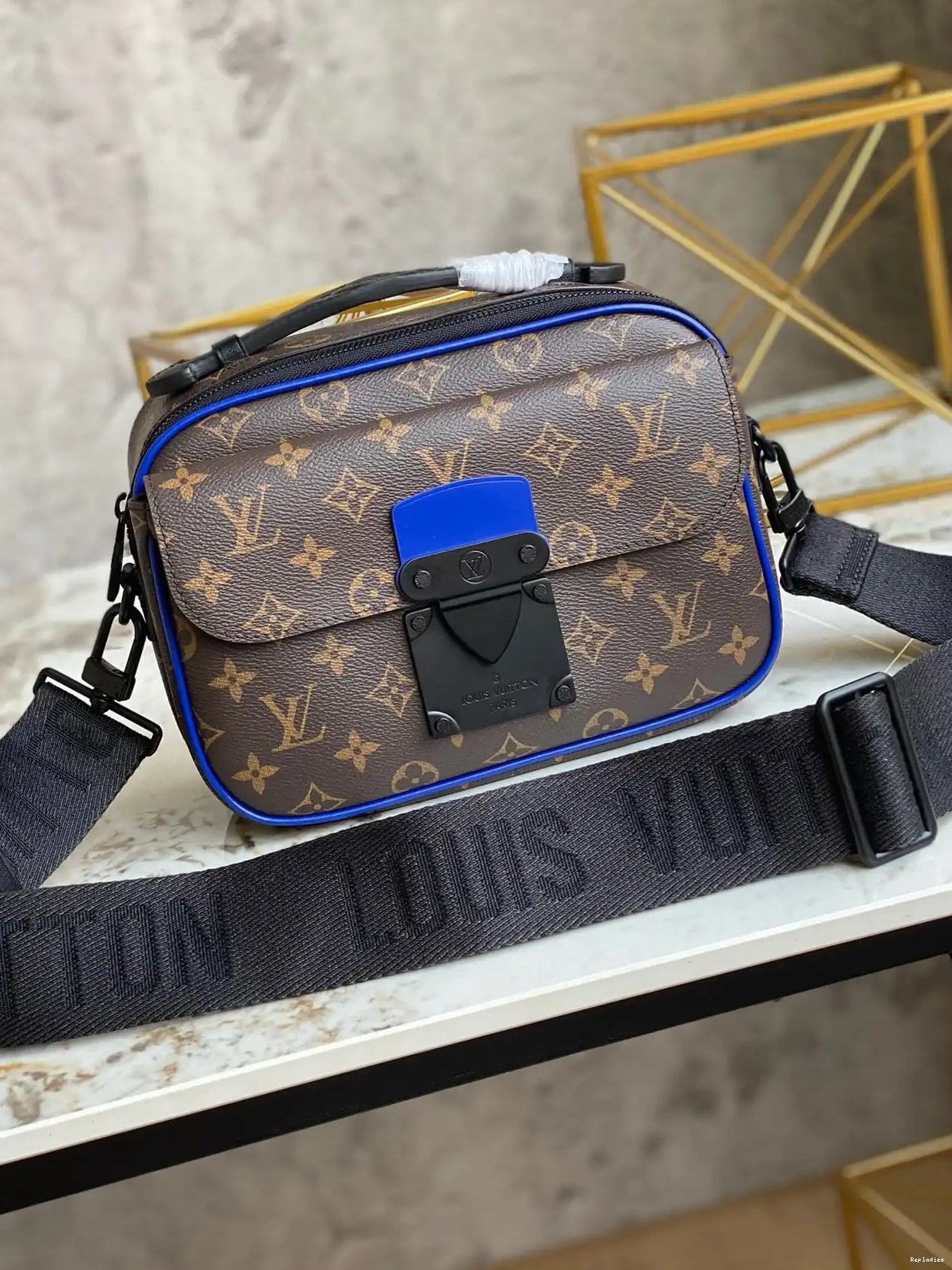 Rep LOUIS S VUITTON LOCK MESSENGER 0221