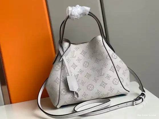 Rep HINA LOUIS PM VUITTON 0222