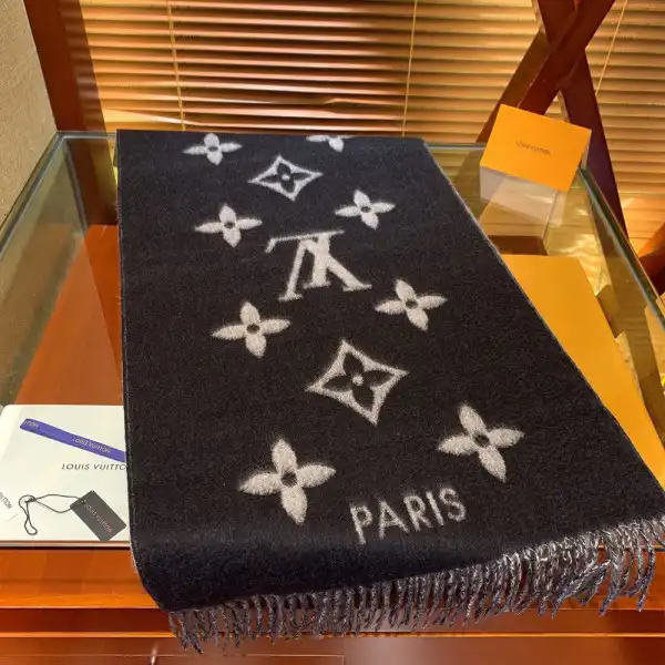 Rep LOUIS VUITTON REYKJAVIK SCARF 0201