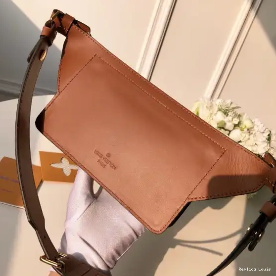 Rep Vuitton Bag（2019 Show） Louis Spring Belt 0216