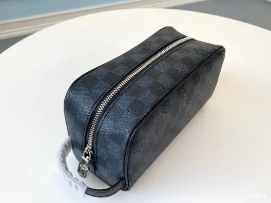 Rep TOILETRY LOUIS POUCH VUITTON 0209