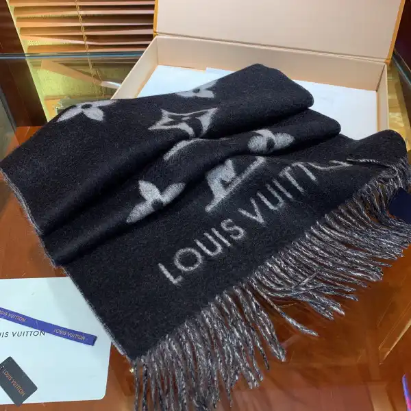 Rep LOUIS VUITTON REYKJAVIK SCARF 0201