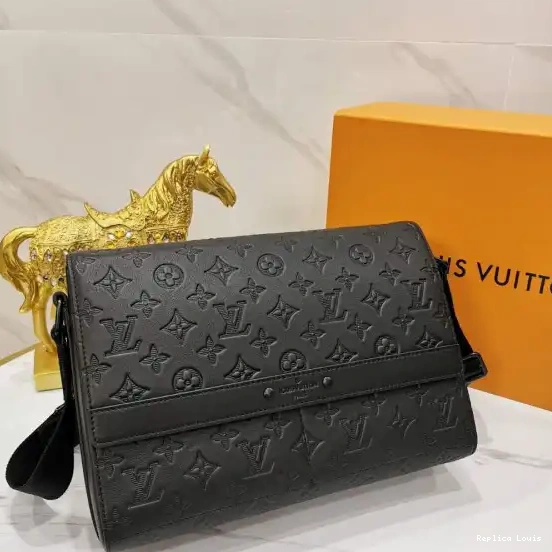 VUITTON SPRING MESSENGER LOUIS 0310