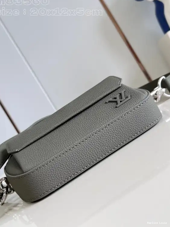 Rep Wearable Pilot Wallet-20*12*5.5CM VUITTON LOUIS 0311